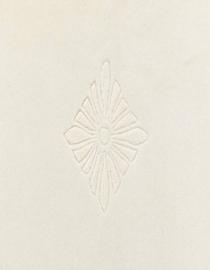 Detail image of  4' 7 x 6' 7  Hand Knotted Darya Wool Rug