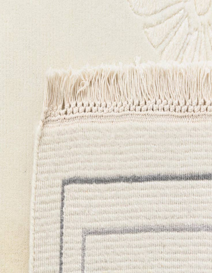 Detail image of  4' 7 x 6' 7  Hand Knotted Darya Wool Rug