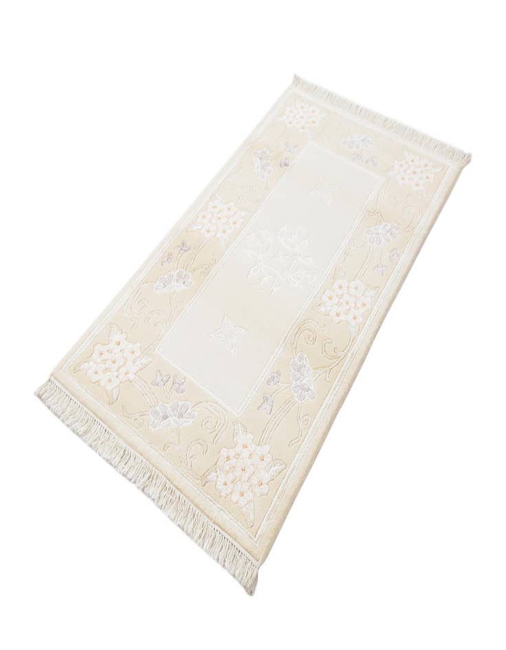 Detail image of  2' 8 x 4' 5  Hand Knotted Darya Wool Rug