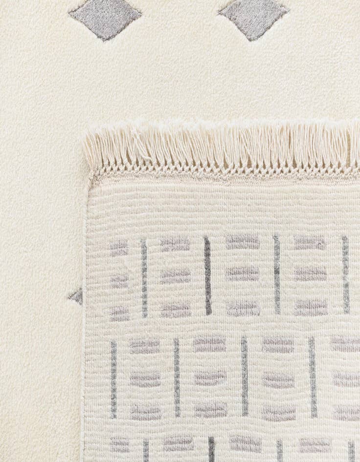 Detail image of  5' 7 x 8'  Hand Knotted Darya Wool Rug