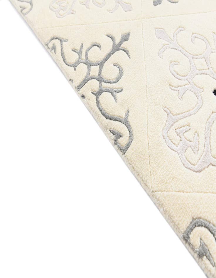 Detail image of  5' x 6' 10  Hand Knotted Darya Rug