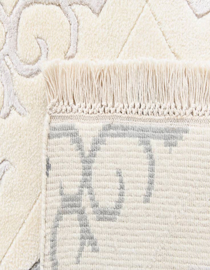 Detail image of  5' x 6' 10  Hand Knotted Darya Rug