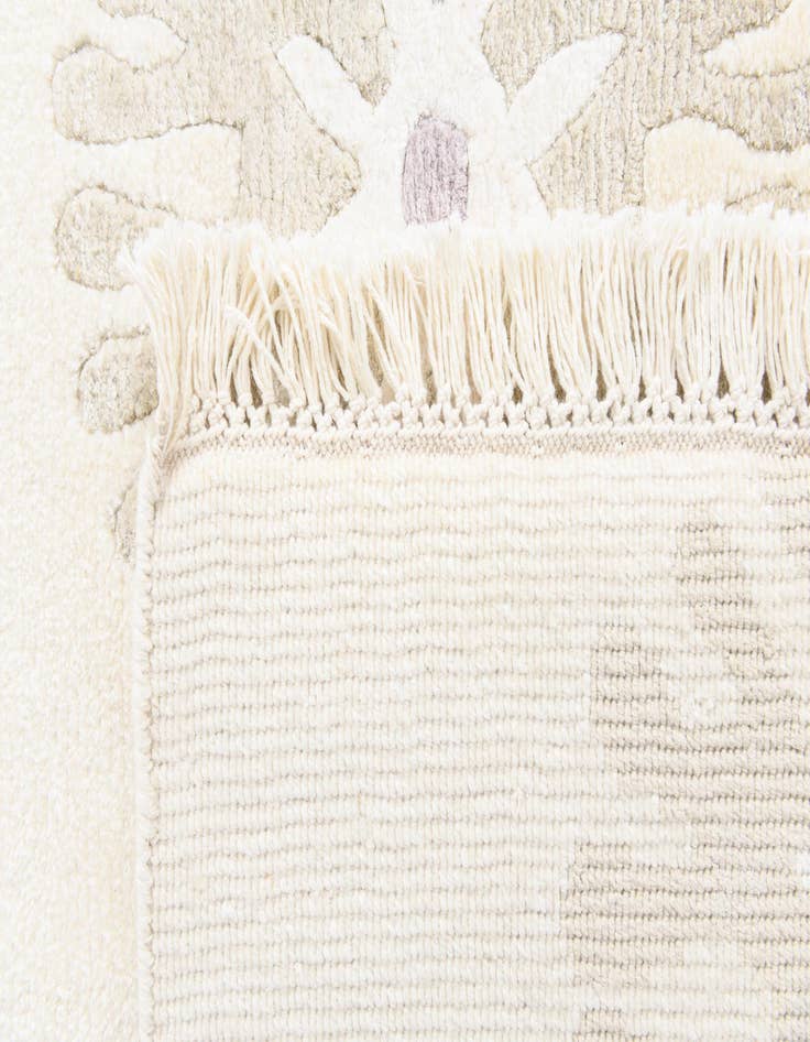 Detail image of  5' 6 x 8'  Hand Knotted Darya Wool Rug