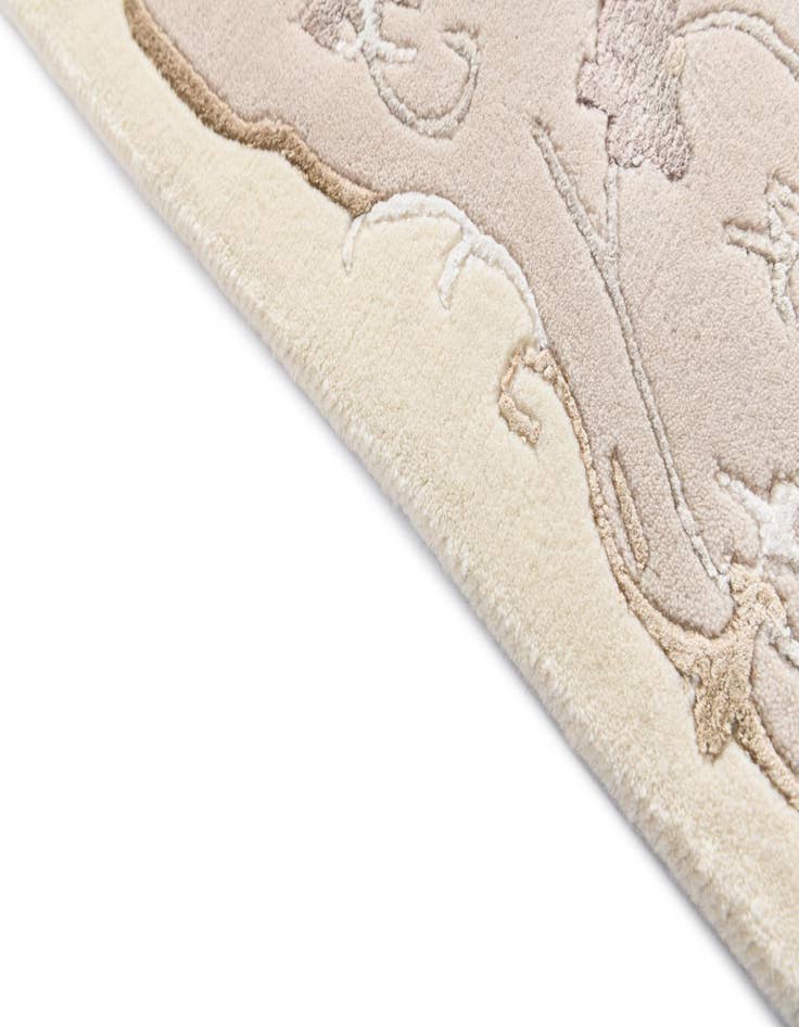 Detail image of  5' 7 x 7' 11  Hand Knotted Darya Rug