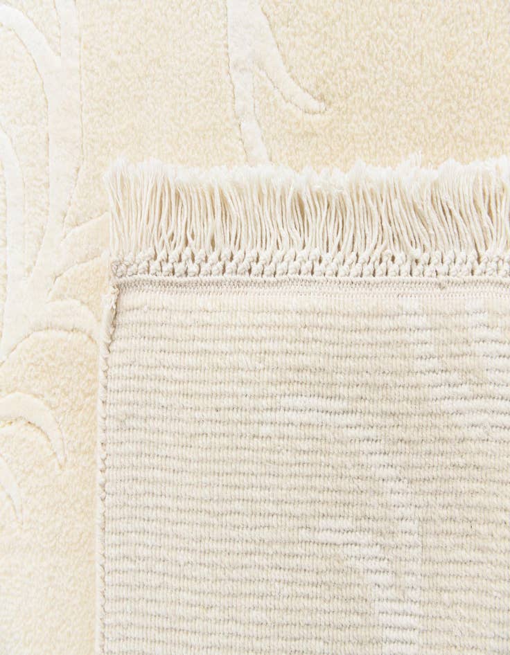 Detail image of  6' 11 x 9' 6  Hand Knotted Darya Wool Rug