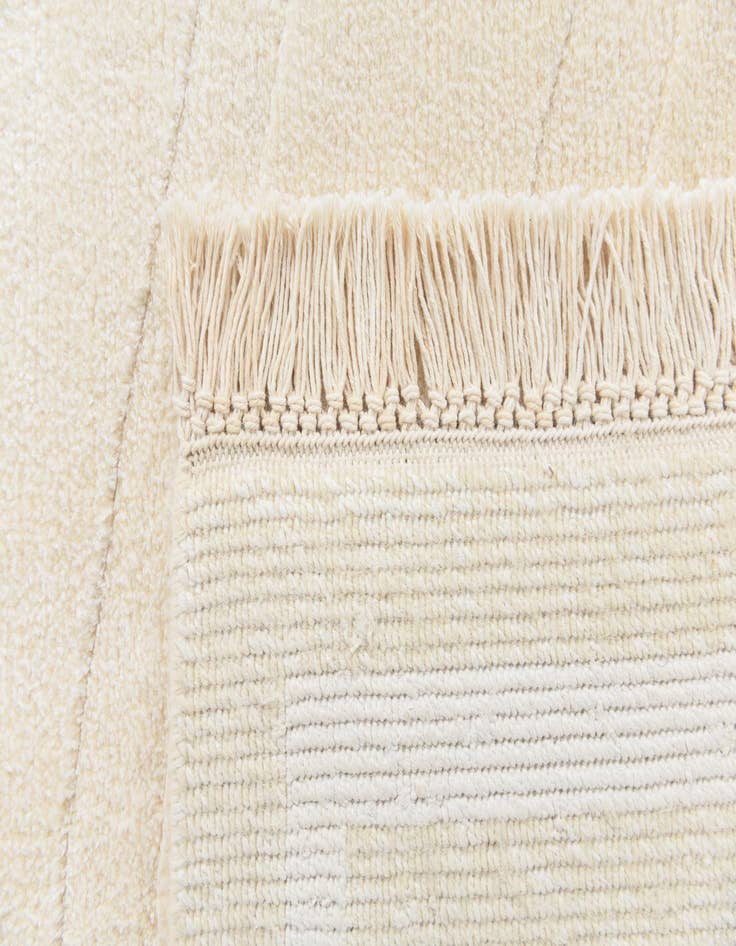 Detail image of  6' 7 x 9' 9  Hand Knotted Darya Wool Rug