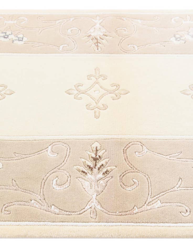 Detail image of  2' 8 x 4' 10  Hand Knotted Darya Rug