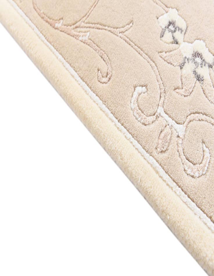 Detail image of  2' 8 x 4' 10  Hand Knotted Darya Rug