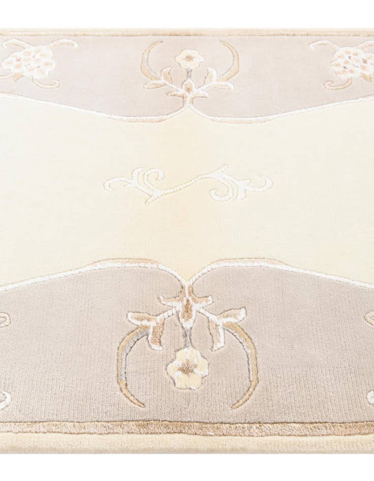 Detail image of  2' 9 x 5'  Hand Knotted Darya Rug