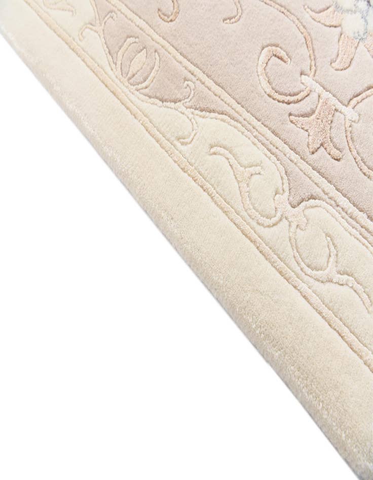 Detail image of  8' 4 x 11' 4  Hand Knotted Darya Rug