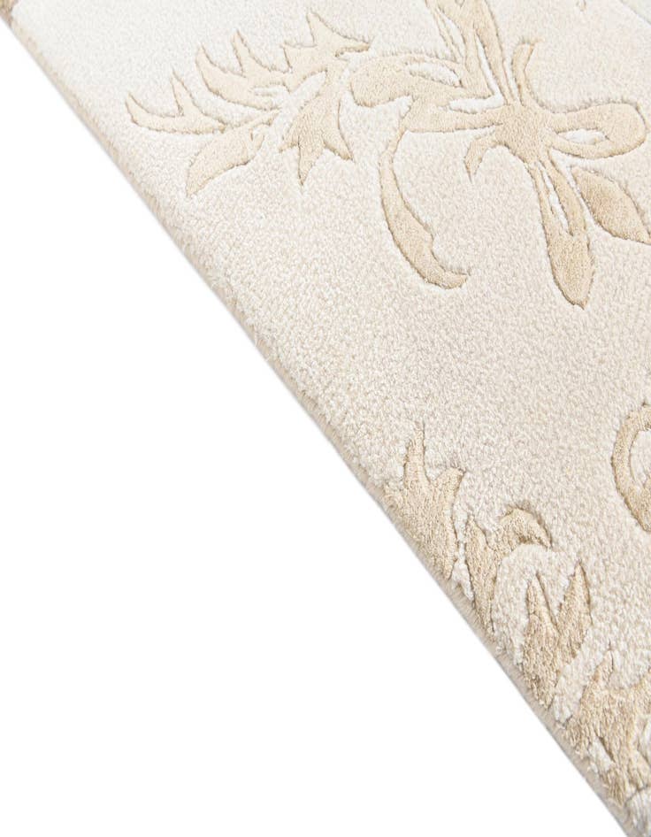 Detail image of  6' 6 x 10'  Hand Knotted Darya Rug