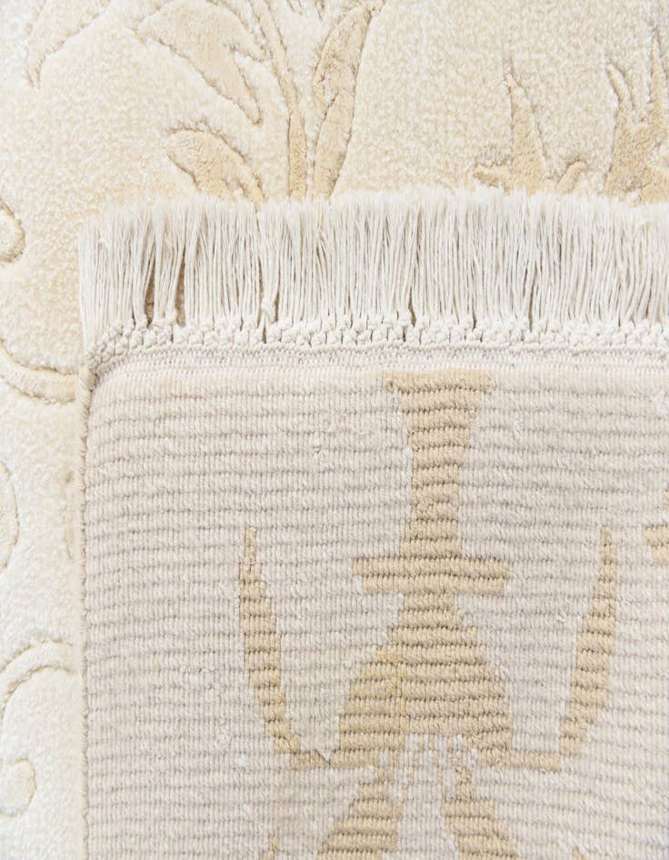 Detail image of  6' 6 x 10'  Hand Knotted Darya Rug