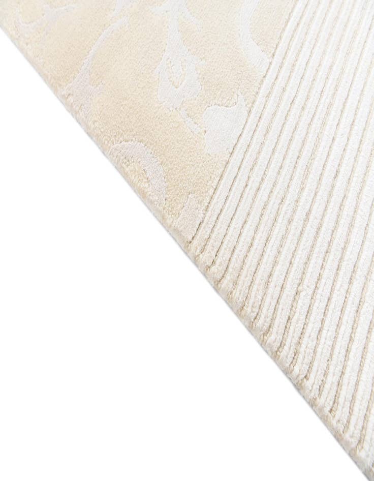 Detail image of  6' 8 x 9' 9  Hand Knotted Darya Rug