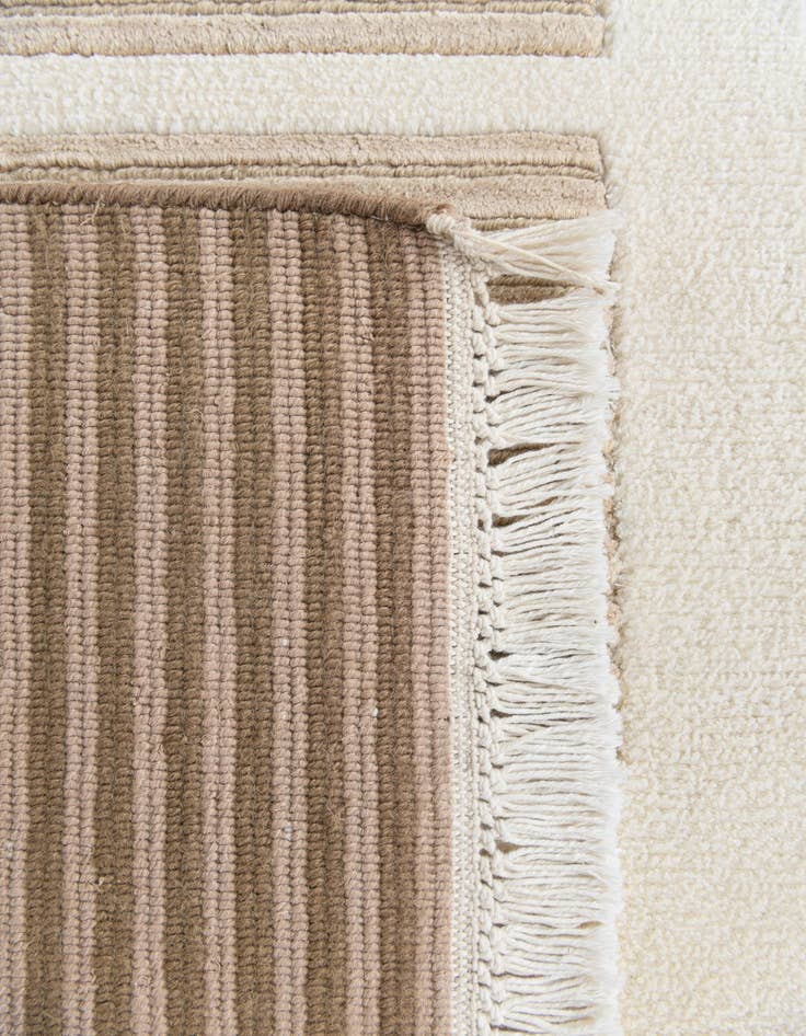 Detail image of  6' 7 x 9' 10  Hand Knotted Darya Wool Rug