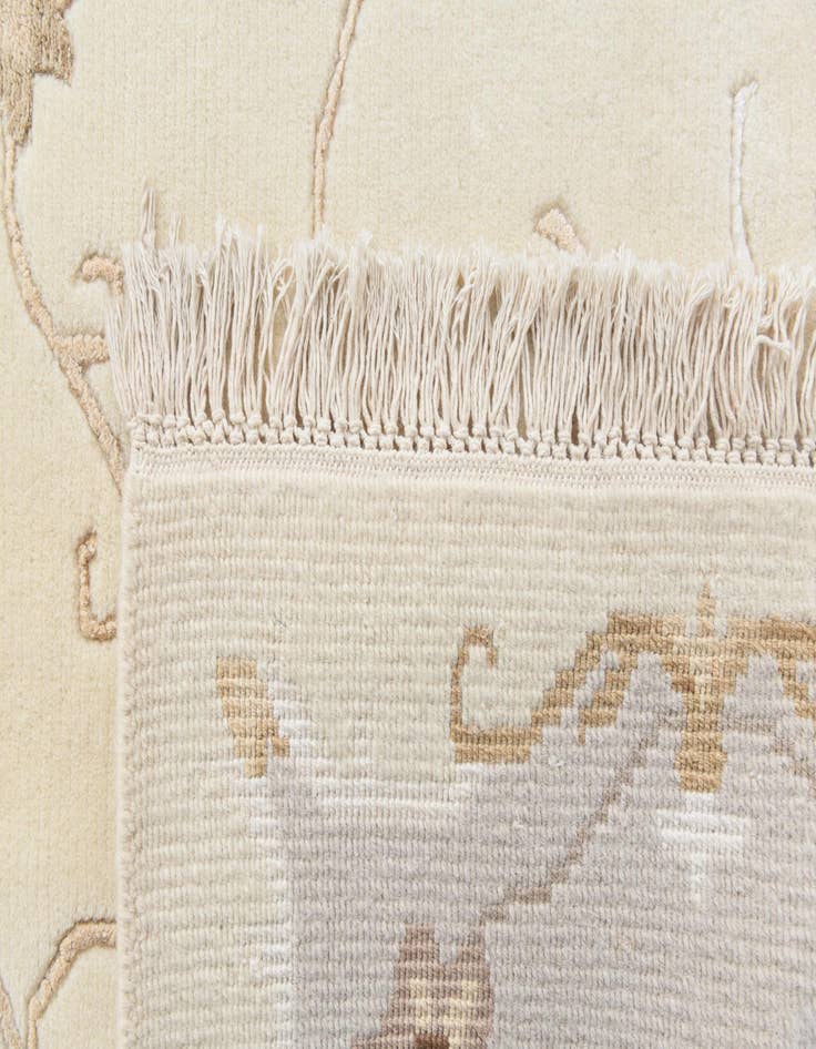 Detail image of  5' 9 x 7' 11  Hand Knotted Darya Rug