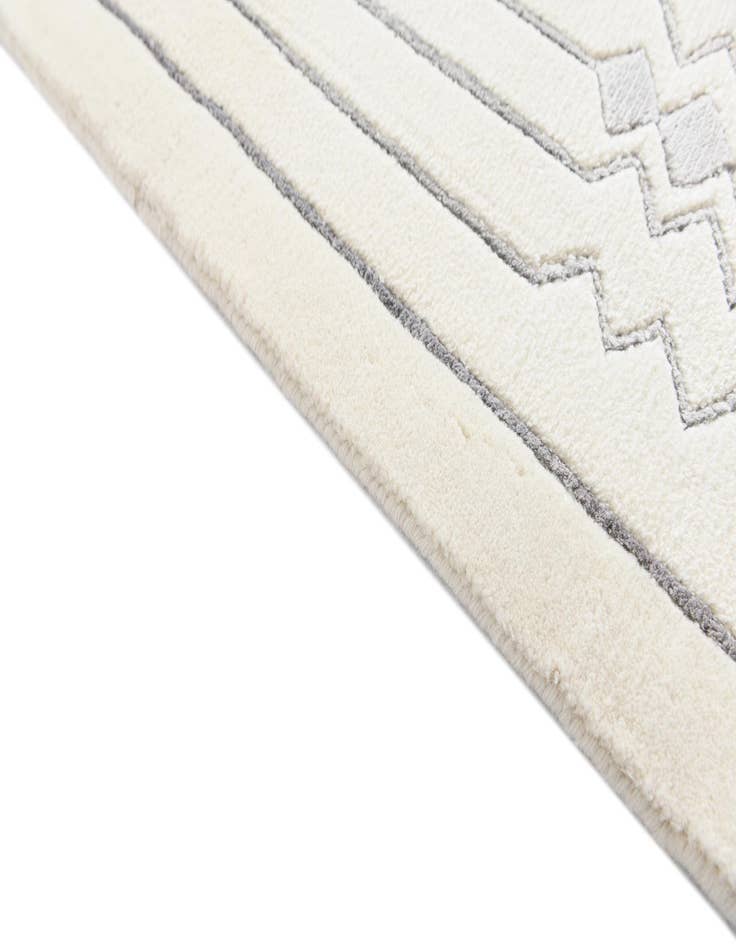 Detail image of  5' 8 x 7' 11  Hand Knotted Darya Rug