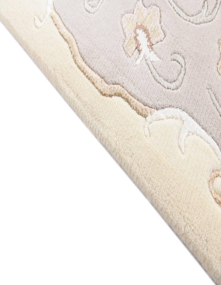 Detail image of  5' 10 x 7' 10  Hand Knotted Darya Rug