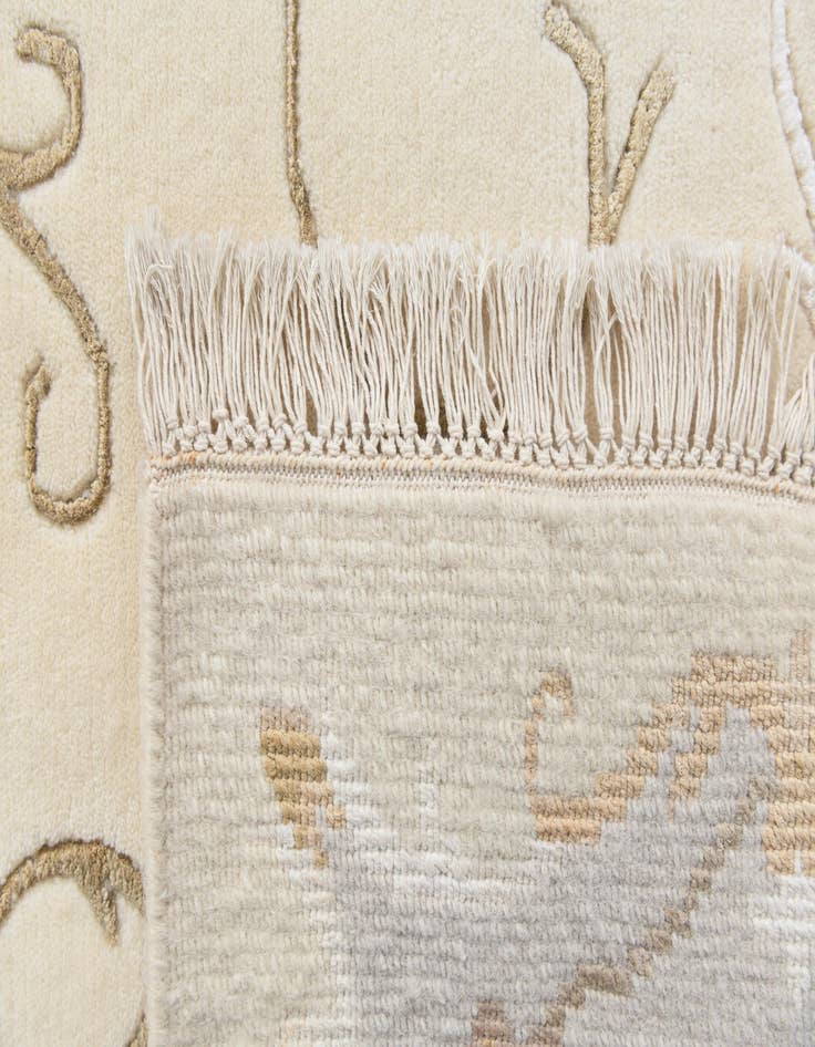 Detail image of  5' 8 x 8'  Hand Knotted Darya Rug