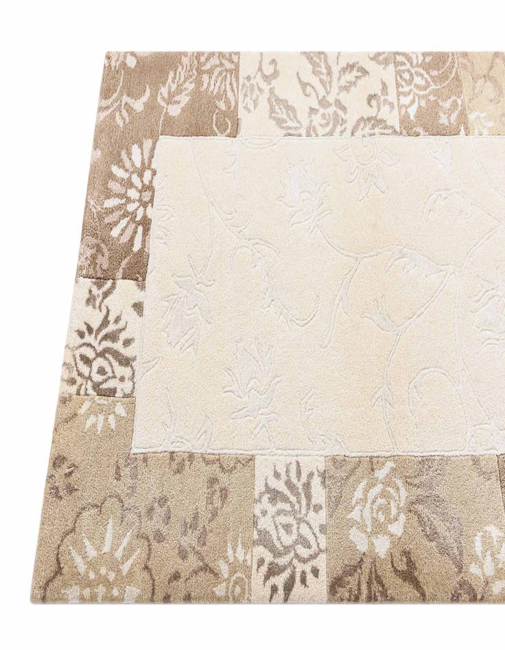 Detail image of  3' x 4' 11  Hand Knotted Darya Wool Rug