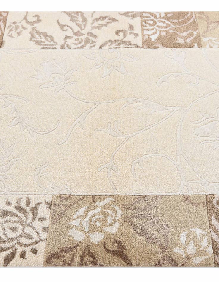 Detail image of  3' x 4' 11  Hand Knotted Darya Wool Rug