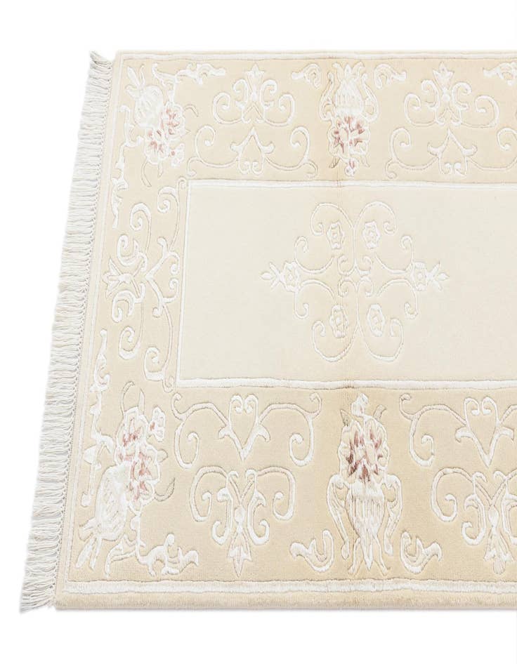 Detail image of  2' 7 x 4' 9  Hand Knotted Darya Rug