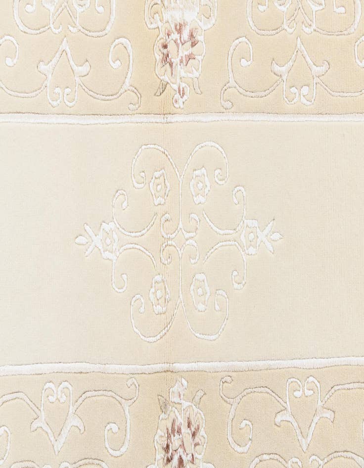 Detail image of  2' 7 x 4' 9  Hand Knotted Darya Rug