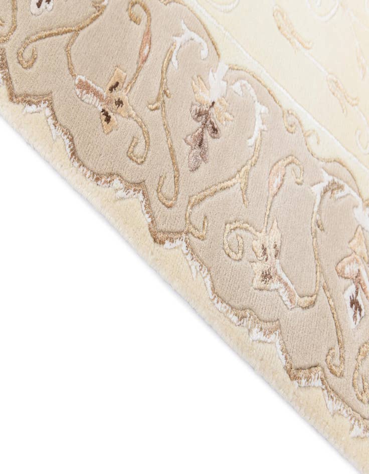 Detail image of  2' 9 x 4' 10  Hand Knotted Darya Rug