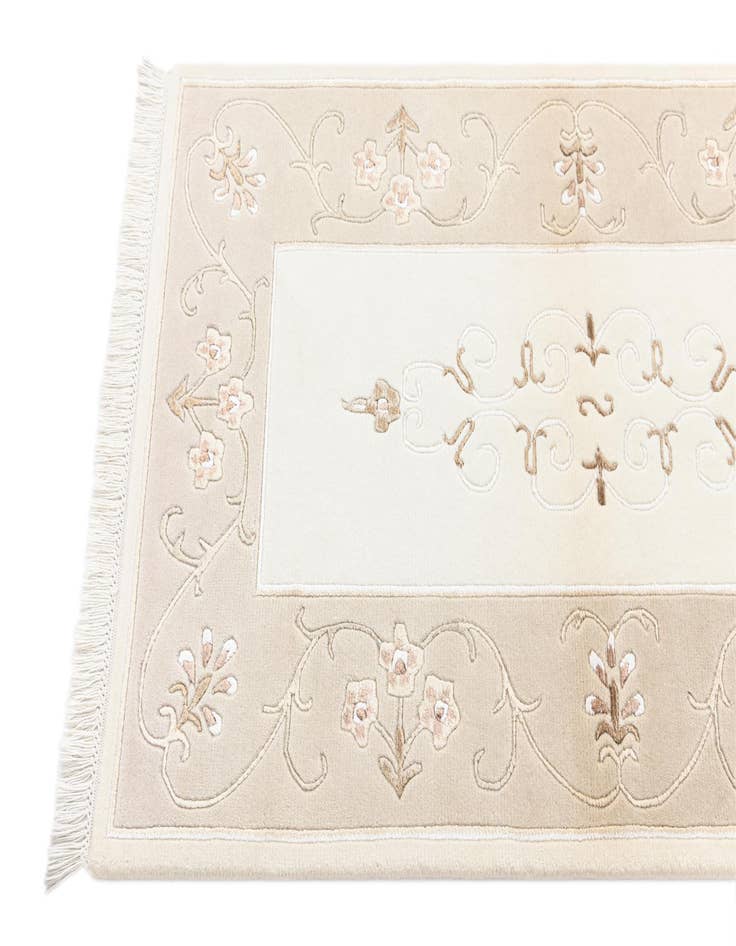 Detail image of  2' 8 x 5'  Hand Knotted Darya Rug