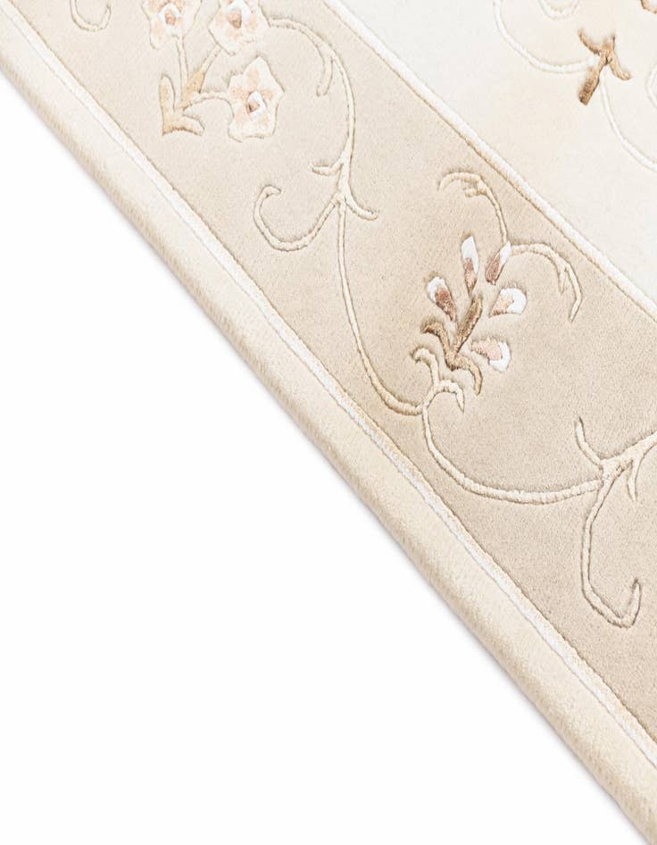 Detail image of  2' 8 x 5'  Hand Knotted Darya Rug