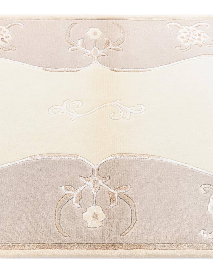 Detail image of  2' 9 x 5'  Hand Knotted Darya Rug