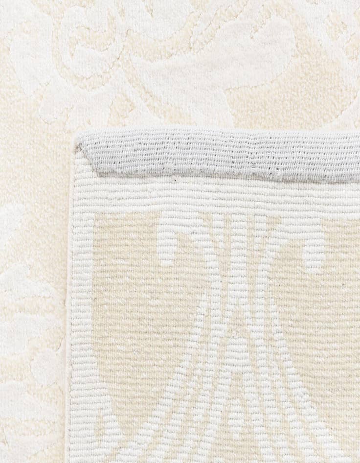 Detail image of  2' 11 x 4' 11  Hand Knotted Darya Wool Rug