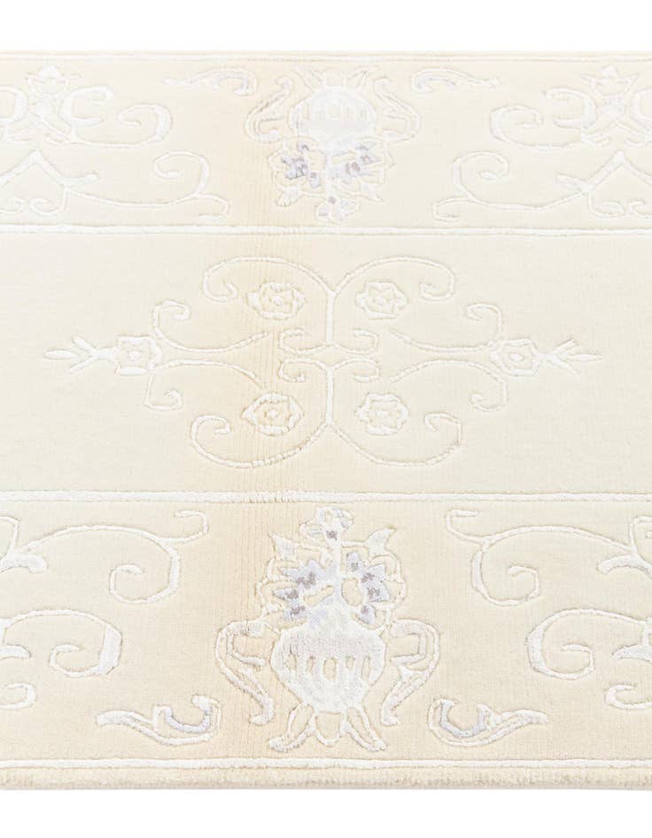 Detail image of  2' 7 x 4' 7  Hand Knotted Darya Rug