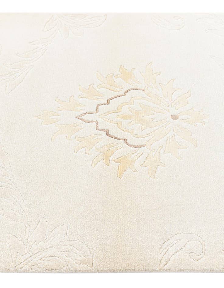 Detail image of  2' 7 x 4' 10  Hand Knotted Darya Rug