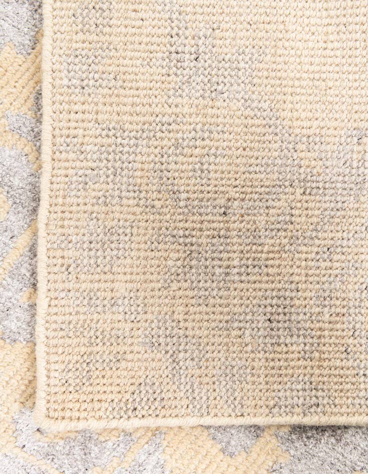 Detail image of  4' 10 x 8'  Hand Knotted Darya Rug