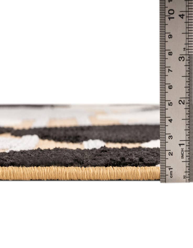 Detail image of  5' 3 x 7' 7  Washable  Indoor / Outdoor Rug