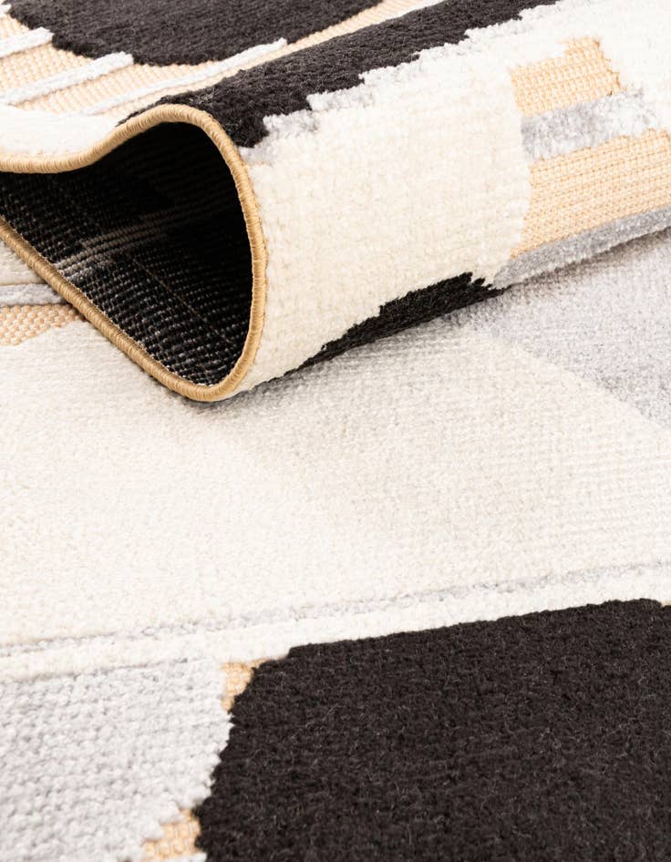 Detail image of  5' 3 x 7' 7  Washable  Indoor / Outdoor Rug