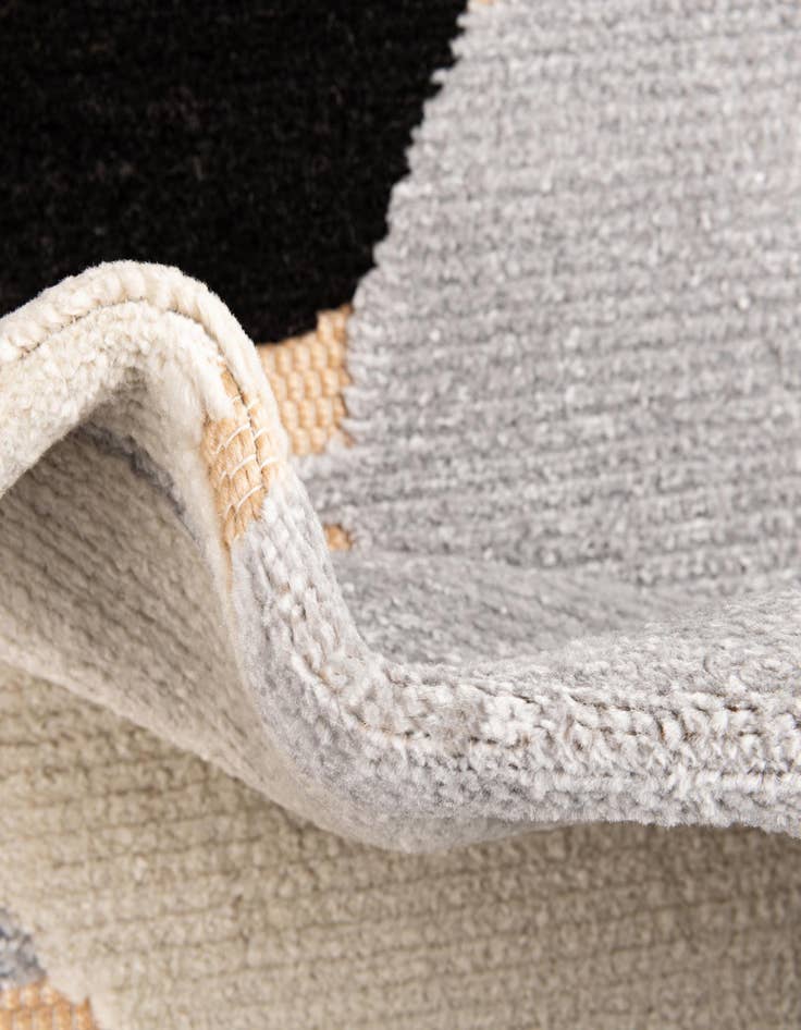 Detail image of  5' 3 x 7' 7  Washable  Indoor / Outdoor Rug