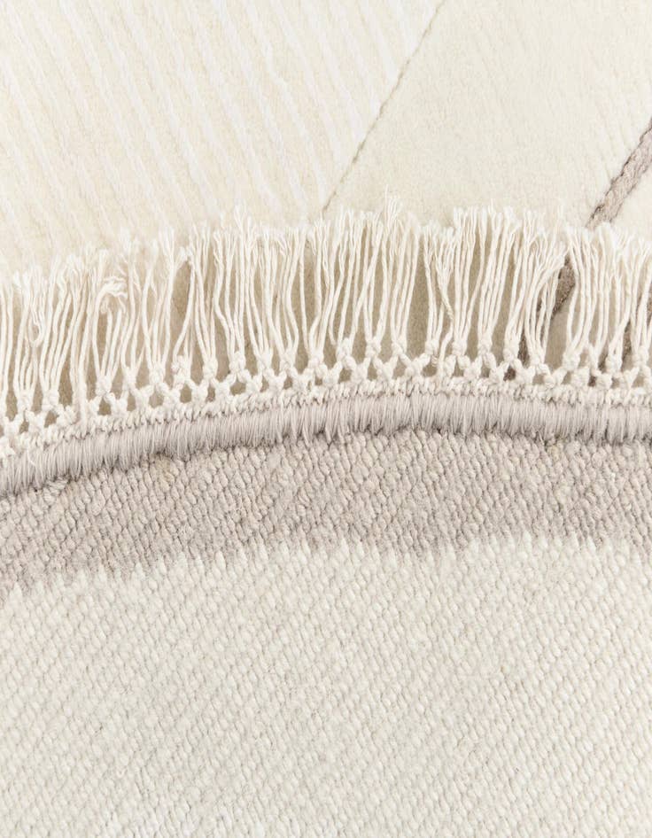 Detail image of  6' 3 x 6' 3  Hand Knotted Darya Round Rug