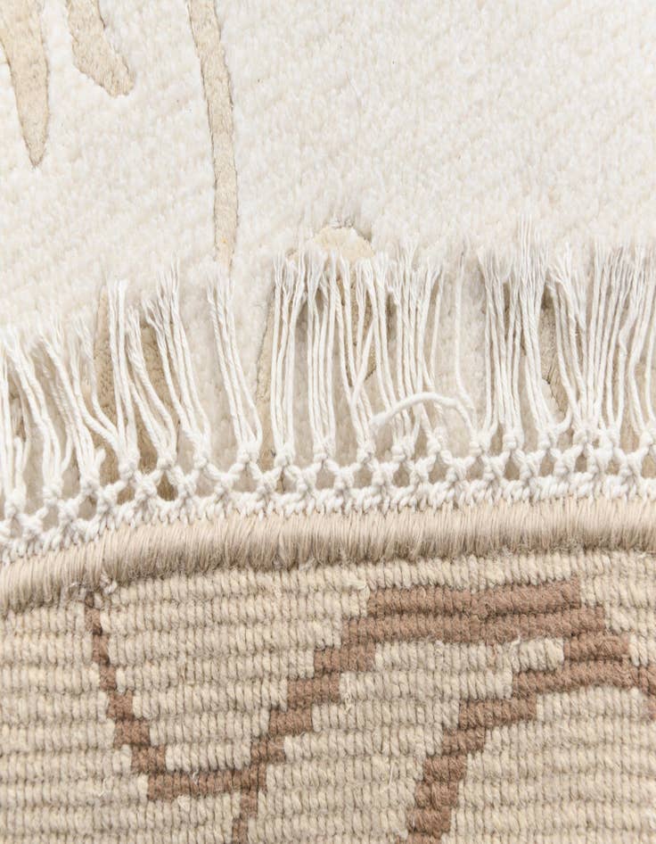 Detail image of  6' 7 x 6' 7  Hand Knotted Darya Round Rug
