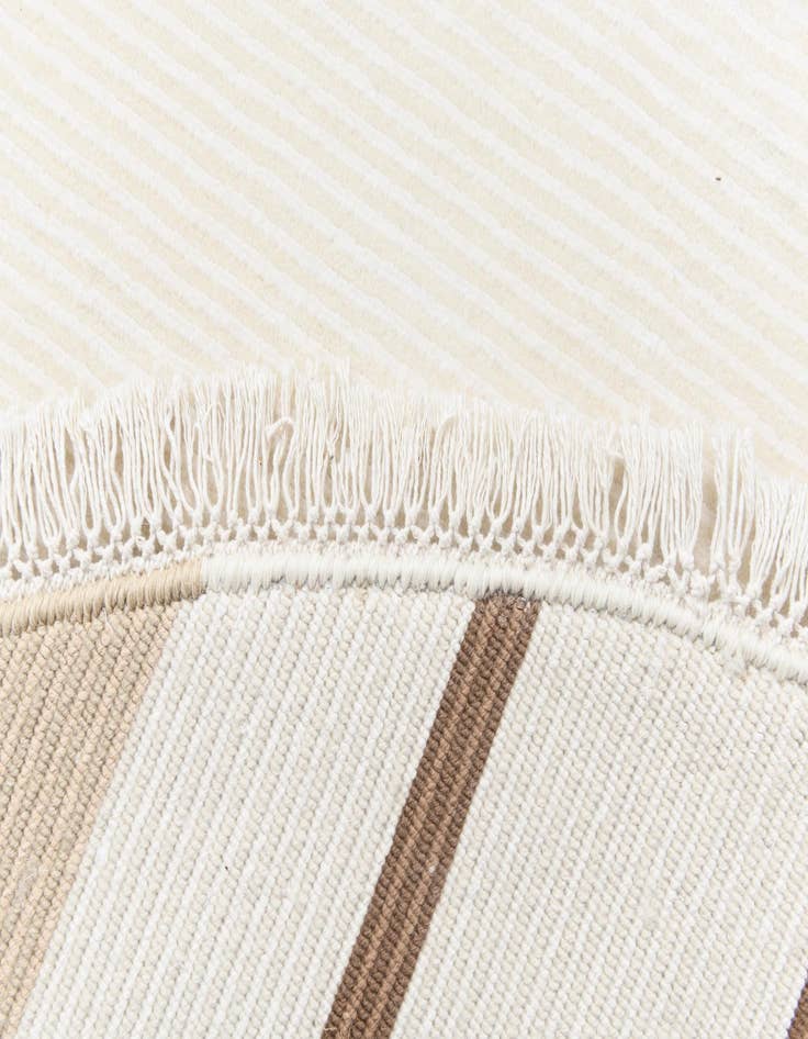 Detail image of  6' 7 x 6' 7  Hand Knotted Darya Wool Round Rug