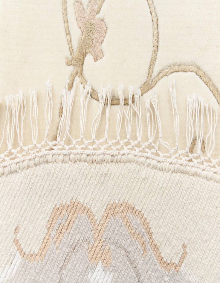 Detail image of  6' 5 x 6' 5  Hand Knotted Darya Round Rug