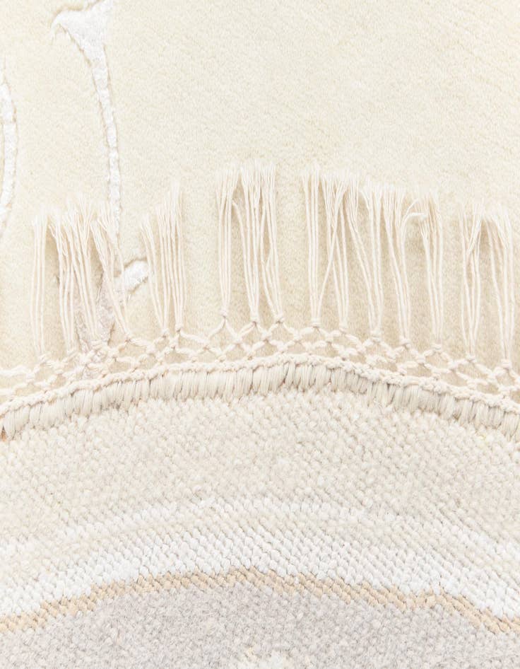 Detail image of  6' 7 x 6' 7  Hand Knotted Darya Round Rug