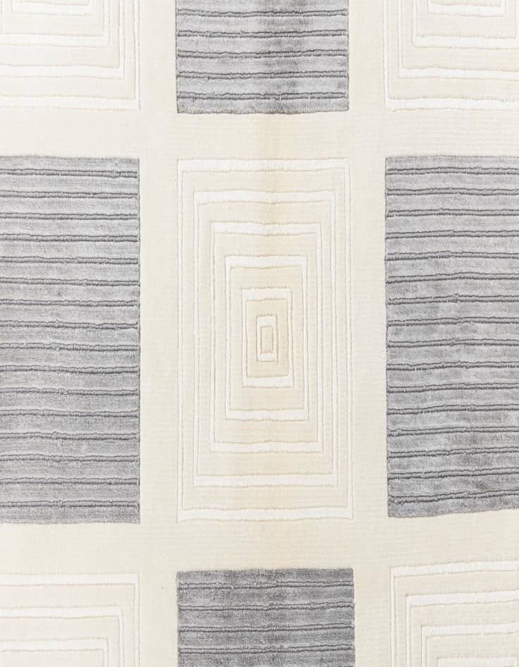 Detail image of  6' 4 x 6' 4  Hand Knotted Darya Wool Round Rug