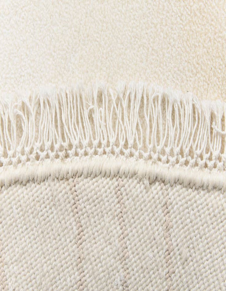 Detail image of  6' 7 x 6' 7  Hand Knotted Darya Round Rug