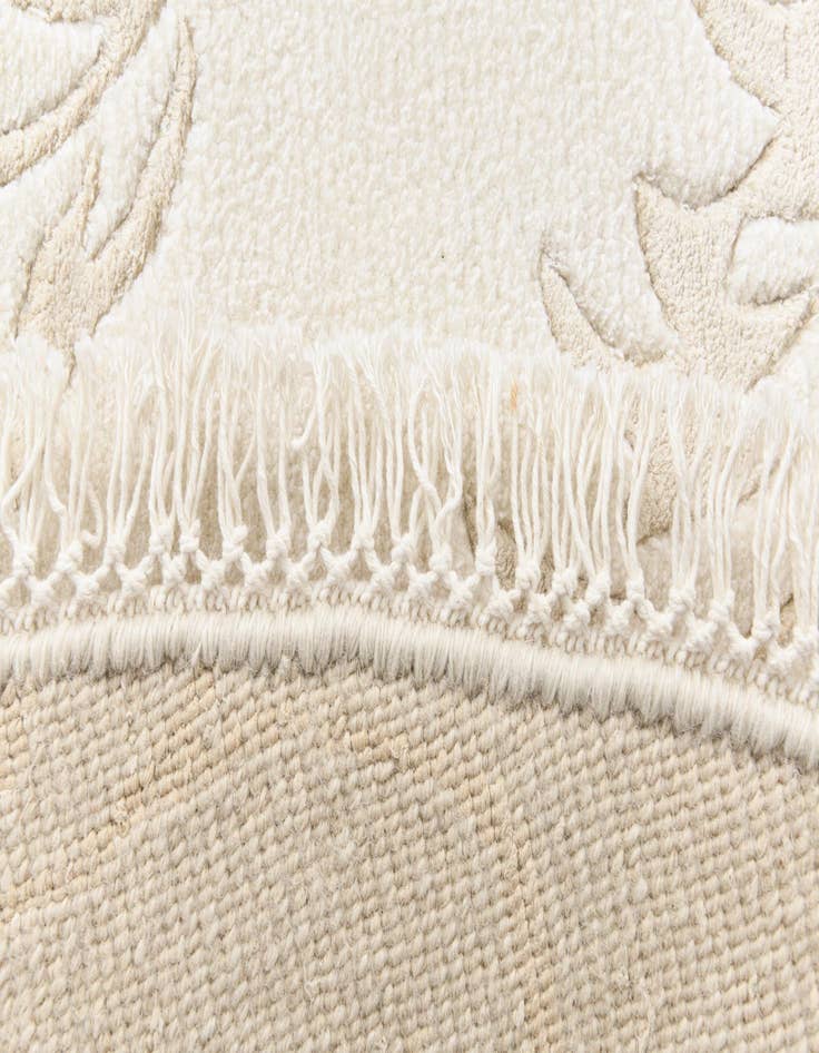 Detail image of  6' 7 x 6' 7  Hand Knotted Darya Round Rug