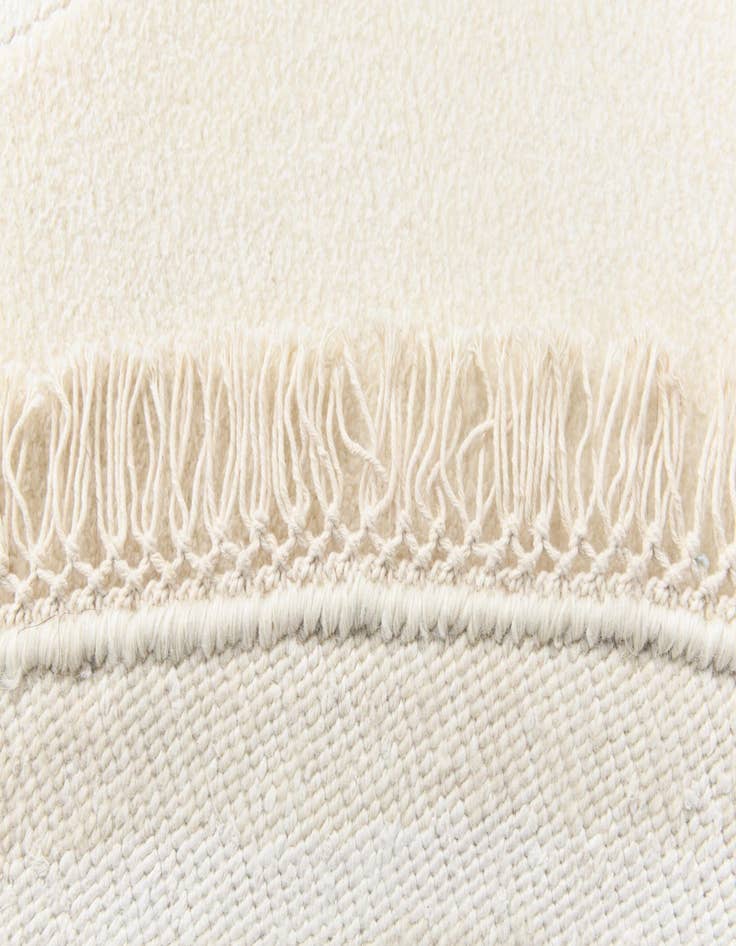 Detail image of  6' 4 x 6' 4  Hand Knotted Darya Round Rug