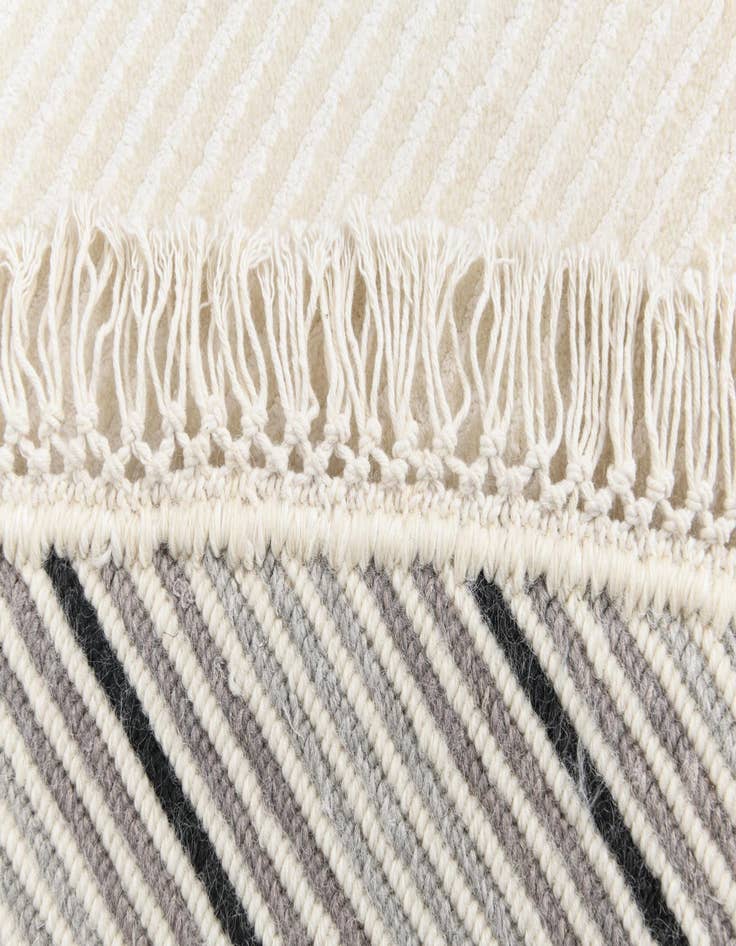 Detail image of  6' 6 x 6' 6  Hand Knotted Darya Wool Round Rug