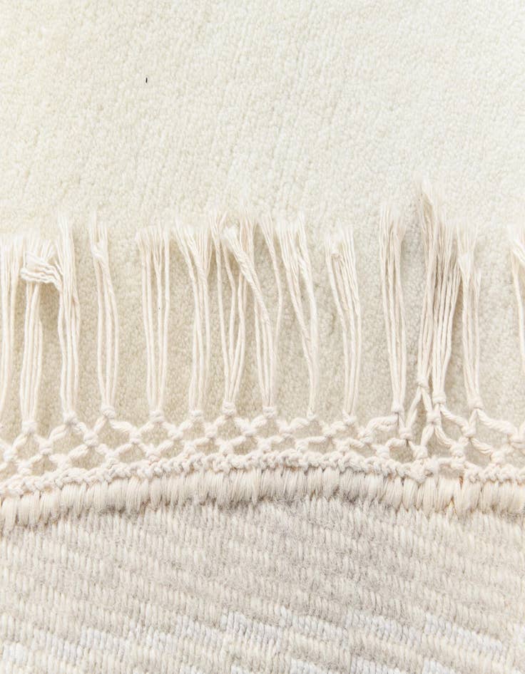 Detail image of  8' 4 x 8' 4  Hand Knotted Darya Wool Round Rug