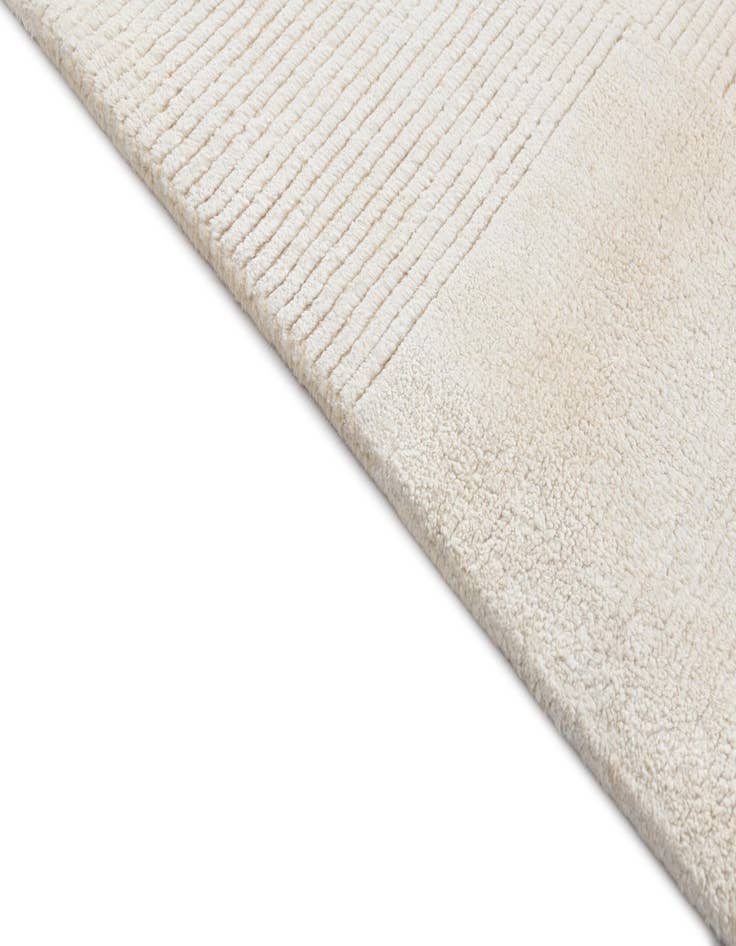 Detail image of  2' 8 x 9' 10  Hand Knotted Darya Wool Runner Rug