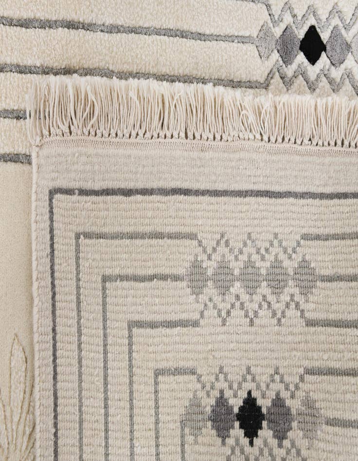 Detail image of  2' 7 x 10' 2  Hand Knotted Darya Wool Runner Rug